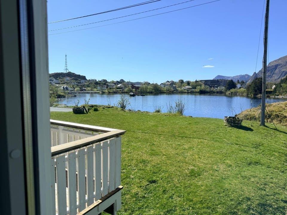 KB - Waterfront Villa Sørvågen House in Lofoten