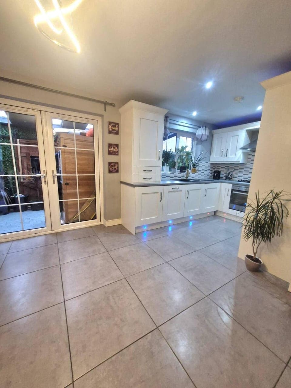 3BR Tropical Escape House in Lisburn
