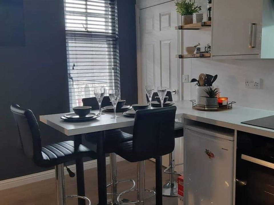 Modern Apartment - Sleeps 4 - Centrally located Apartment in Lanark