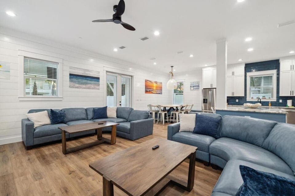 Skyline Rooftop Deck! Golf Cart Rental Available! Country House in Destin