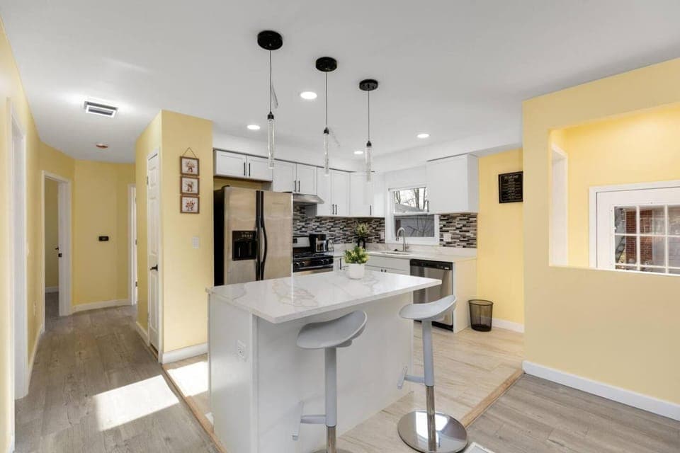Gn1 - Serene Garden Room, Shared Kitchen & Fast Wi-Fi, Free Parking House in Lake Erie