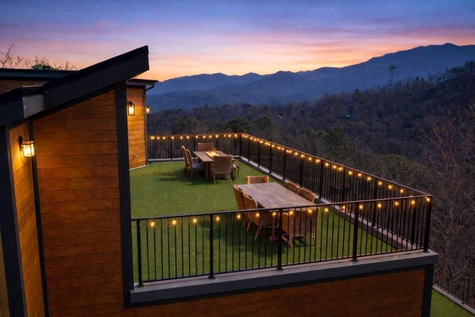 *NEW* Sleeps 22 5BR Luxury Chateau Indoor Pool House in Gatlinburg