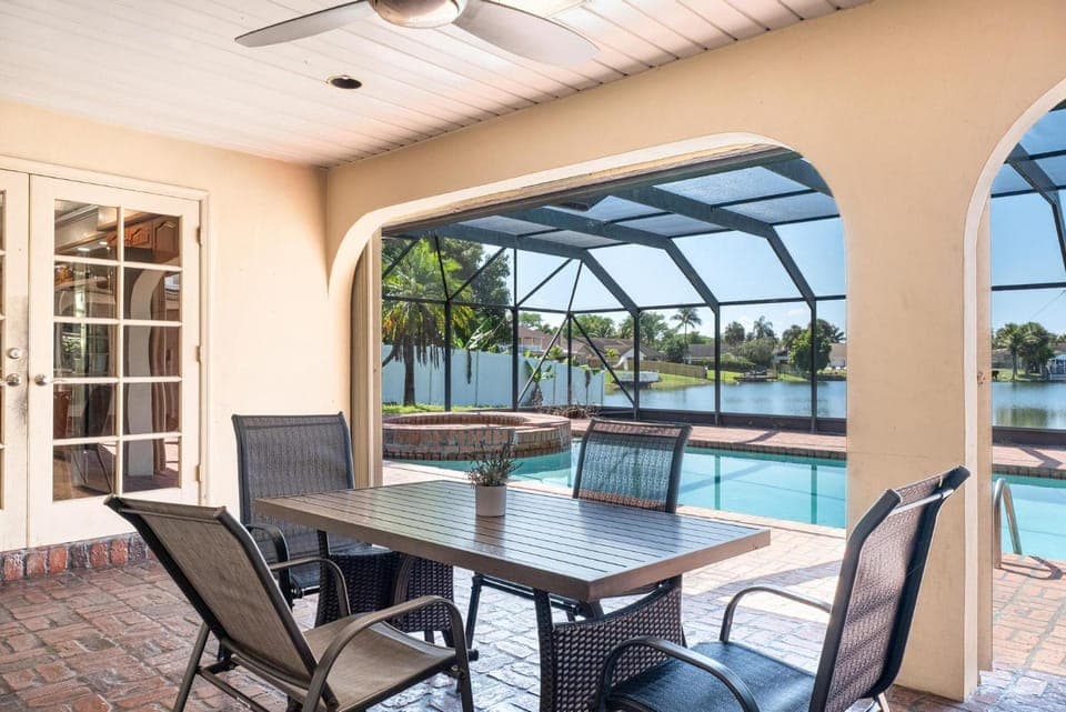 Waterfront 5BR Home with Game room Pool Sleeps 10 House in North Lauderdale