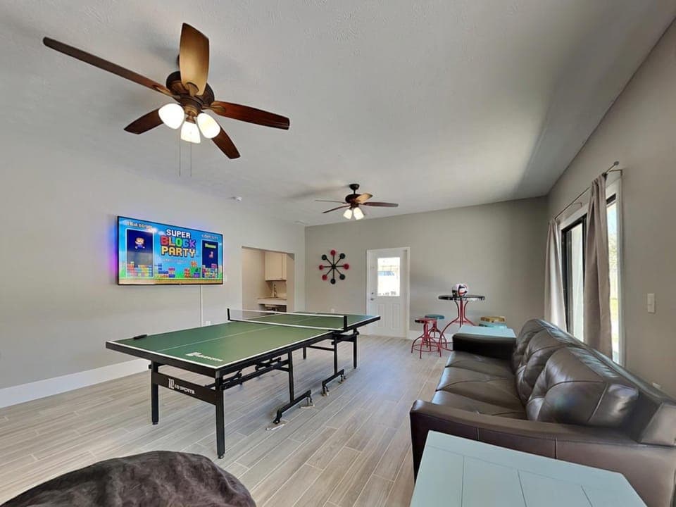 Game Room, Table tennis, TV and multimedia, Seating area, furniture