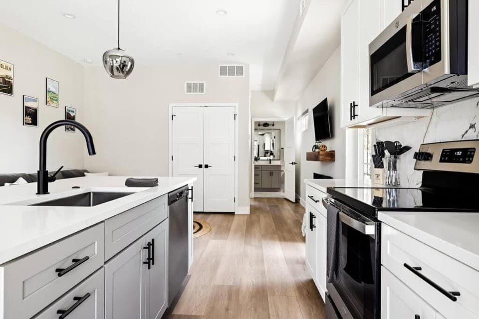 Golden Sanctuary - Luxe Apt - 1 Block From Main St Apartment in Golden