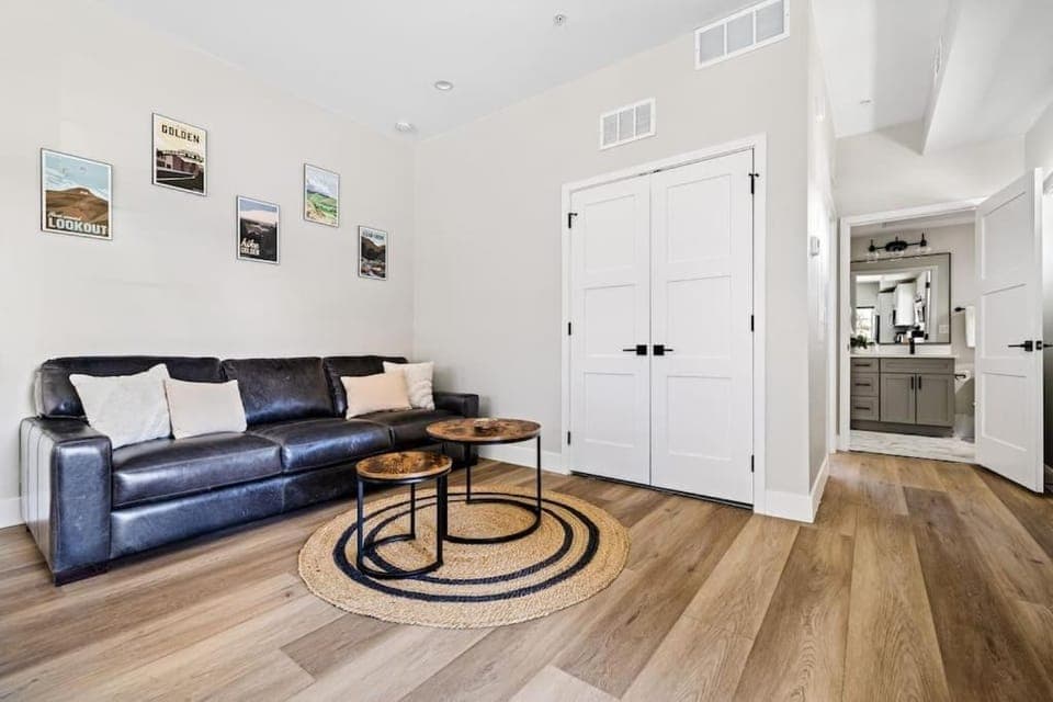Golden Sanctuary - Luxe Apt - 1 Block From Main St Apartment in Golden