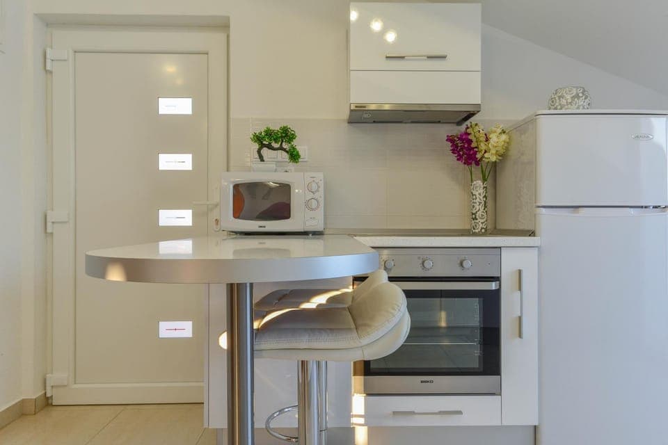 Kitchen or kitchenette, Seating area
