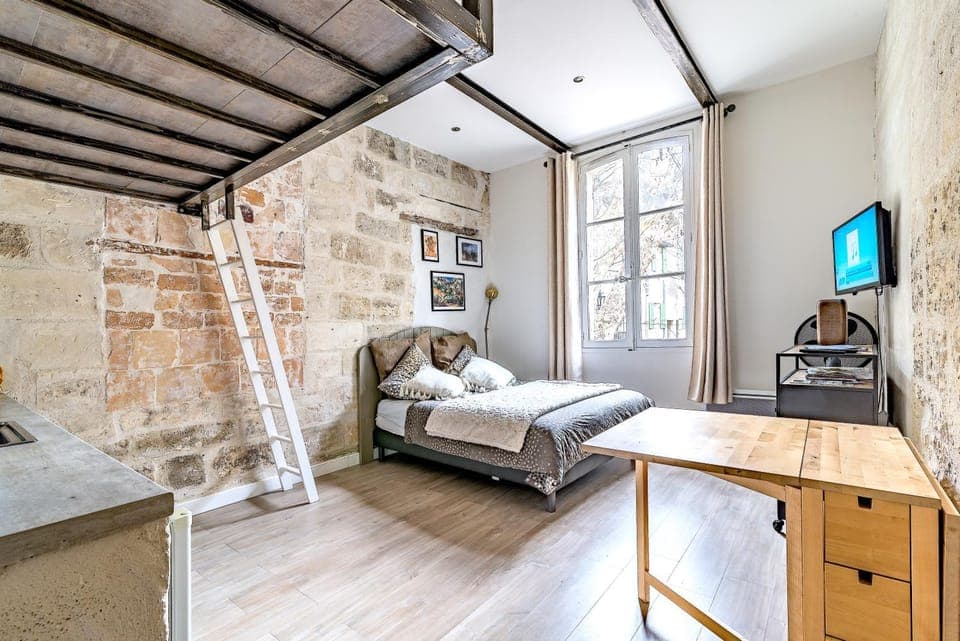 Bed, TV and multimedia, Dining area, bunk bed