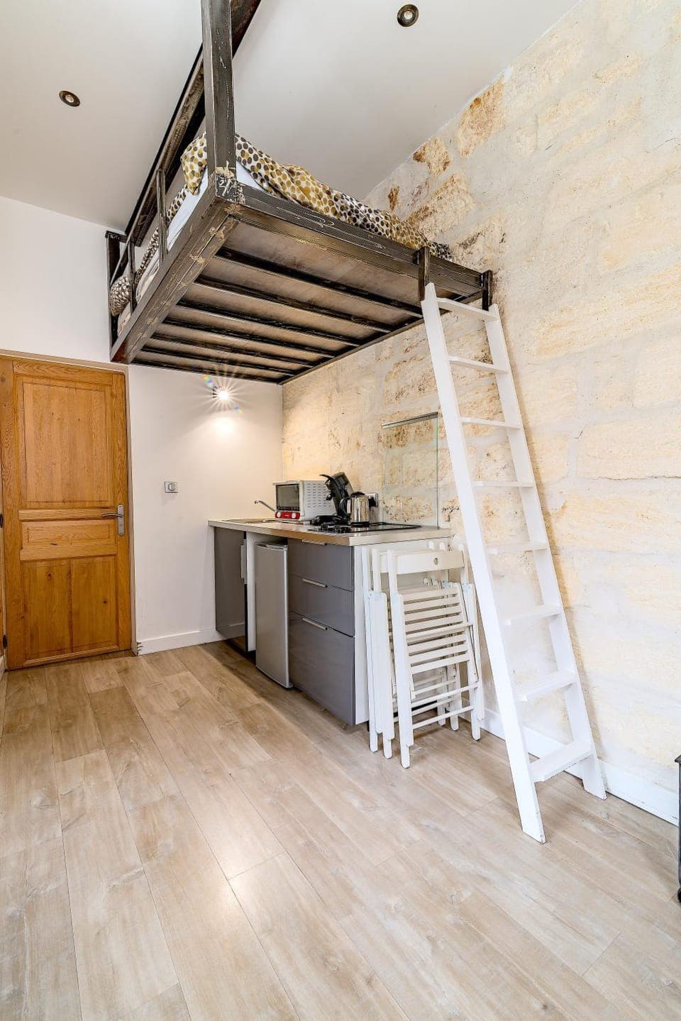 Kitchen or kitchenette, bunk bed