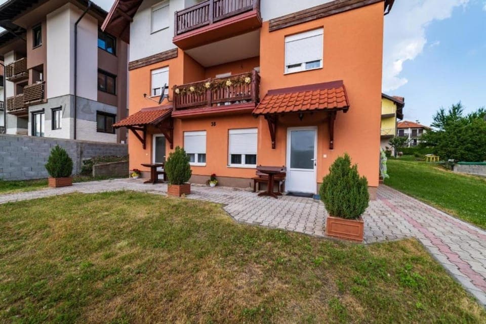 Property building, Facade/entrance, Garden