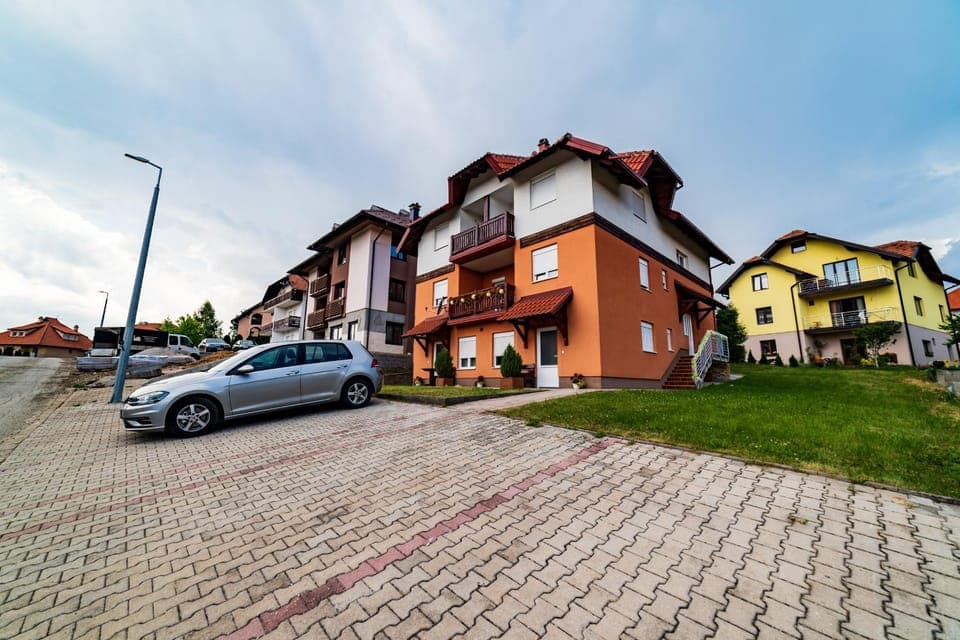 Property building, Facade/entrance