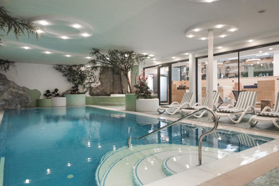 Swimming pool, Swimming pool