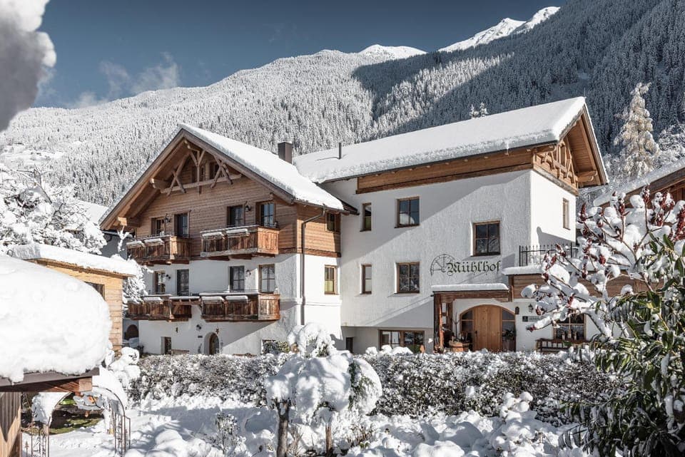 Property building, Day, Natural landscape, Winter, Mountain view