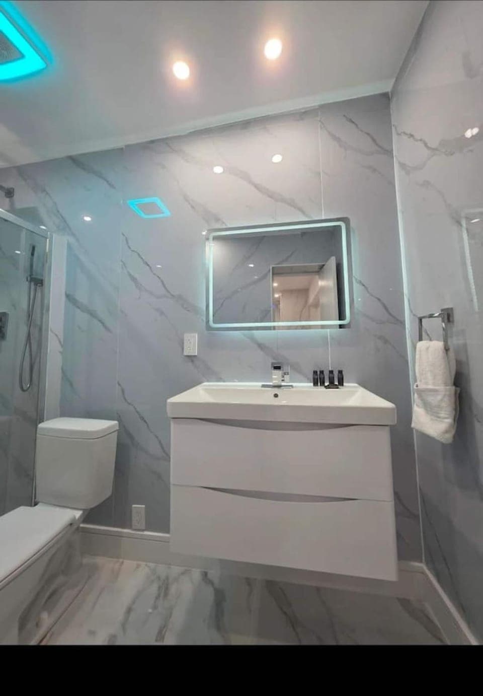 Sunrise Private Stay Near Sawgrass Mills and Amerant Bank Arena House in Lauderhill