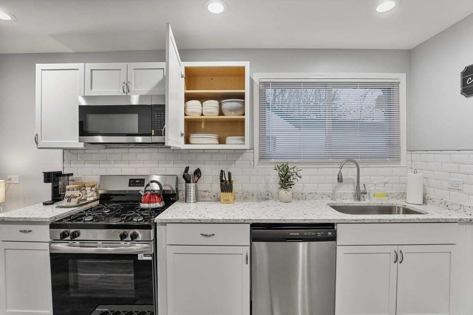 Cozy 4BR 2BA Worth Home House in Worth
