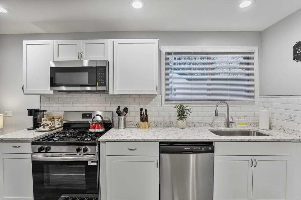 Cozy 4BR 2BA Worth Home House in Worth