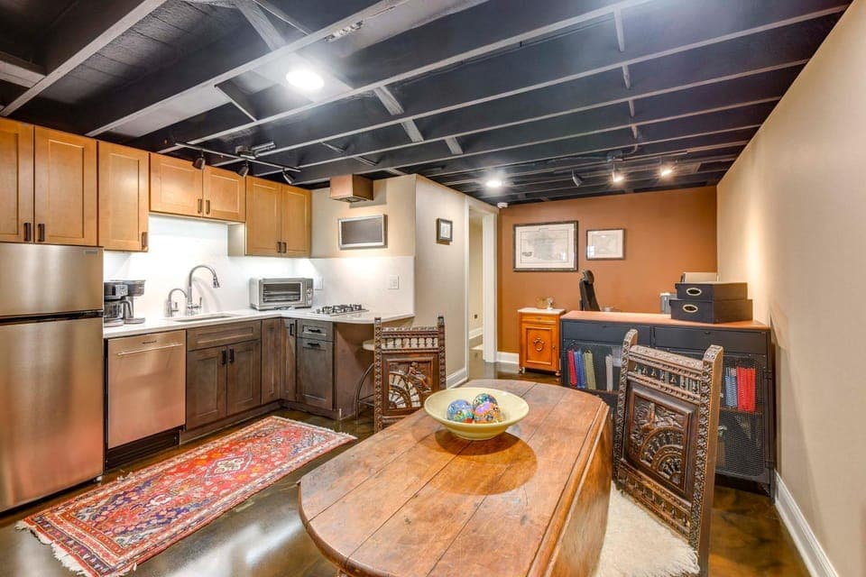 Close to Wrigley Field, the beach and down town Apartment in Sauganash