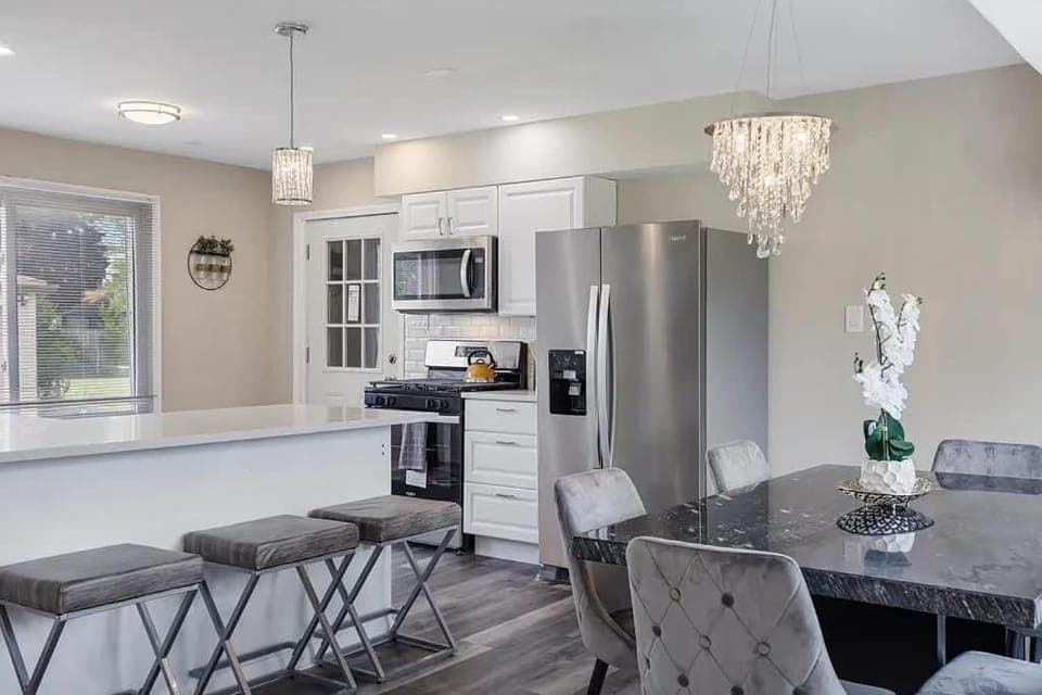 Spacious 5 Bed 2 bath House House in Northlake