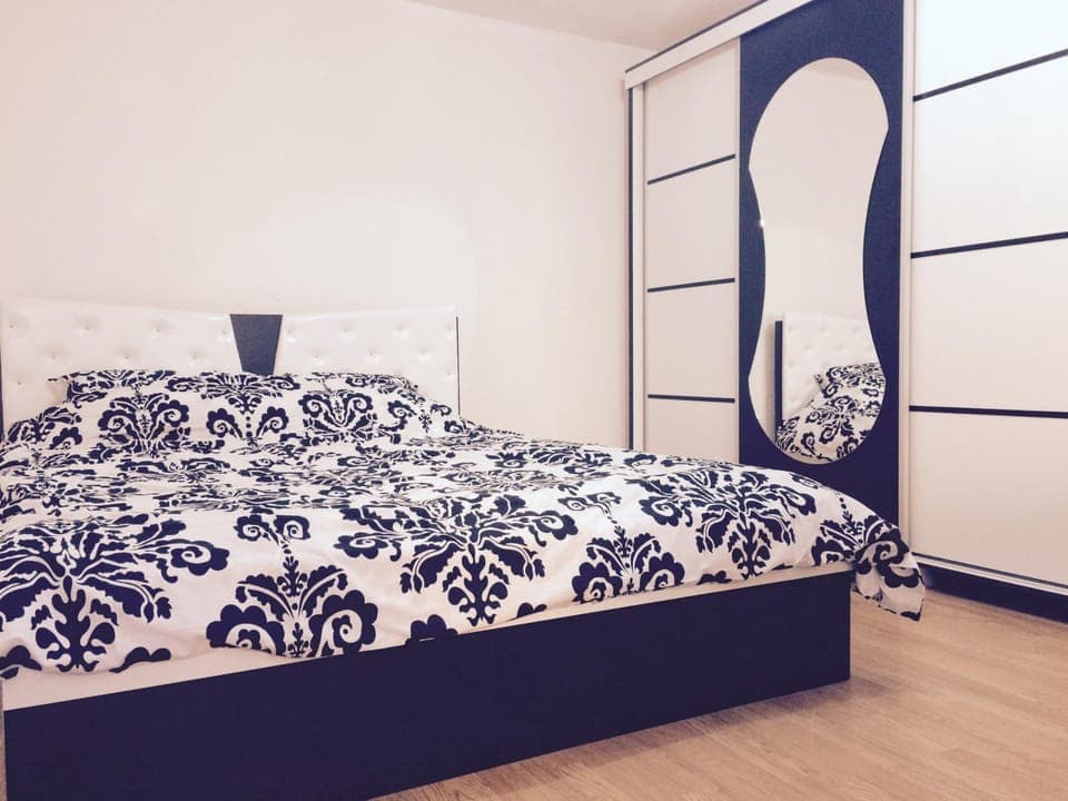 Bed, Bedroom, Area and facilities