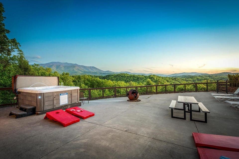 Mountain View Mansion House in Pittman Center