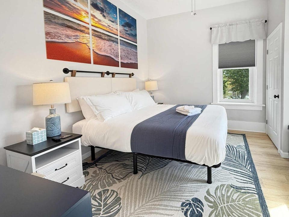 Cozy Apartment Heart of Vermilion Sleeps 4 Apartment in Vermilion
