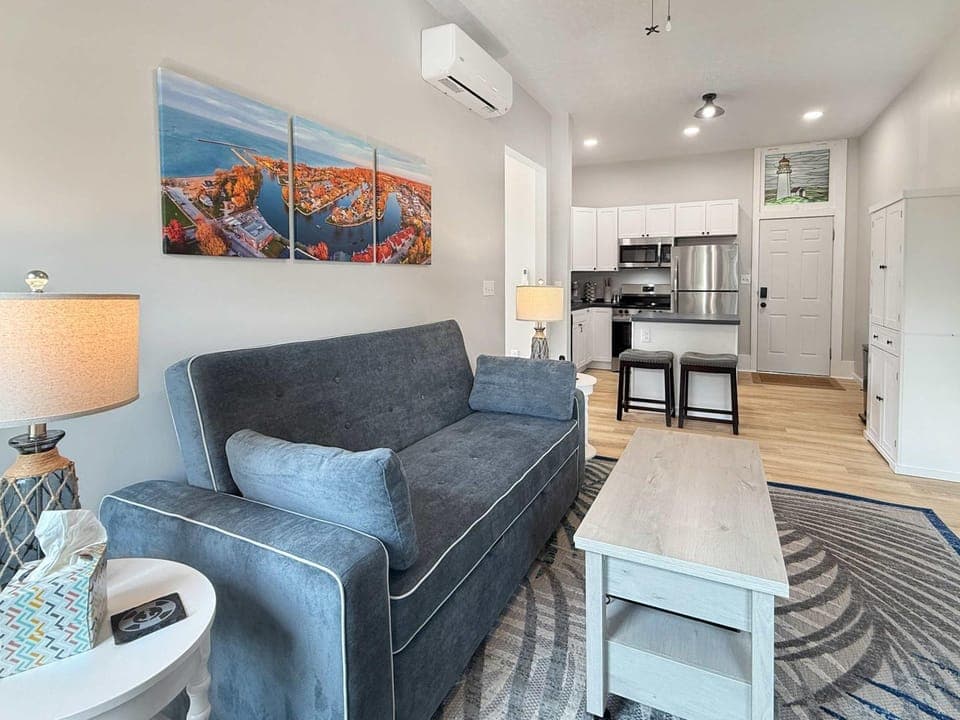 Cozy Apartment Heart of Vermilion Sleeps 4 Apartment in Vermilion