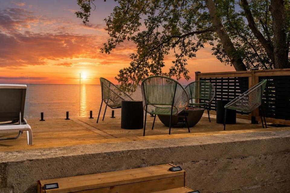 Lakefront Wellness Retreat - Sauna & Cold Plunge House in Kingsville