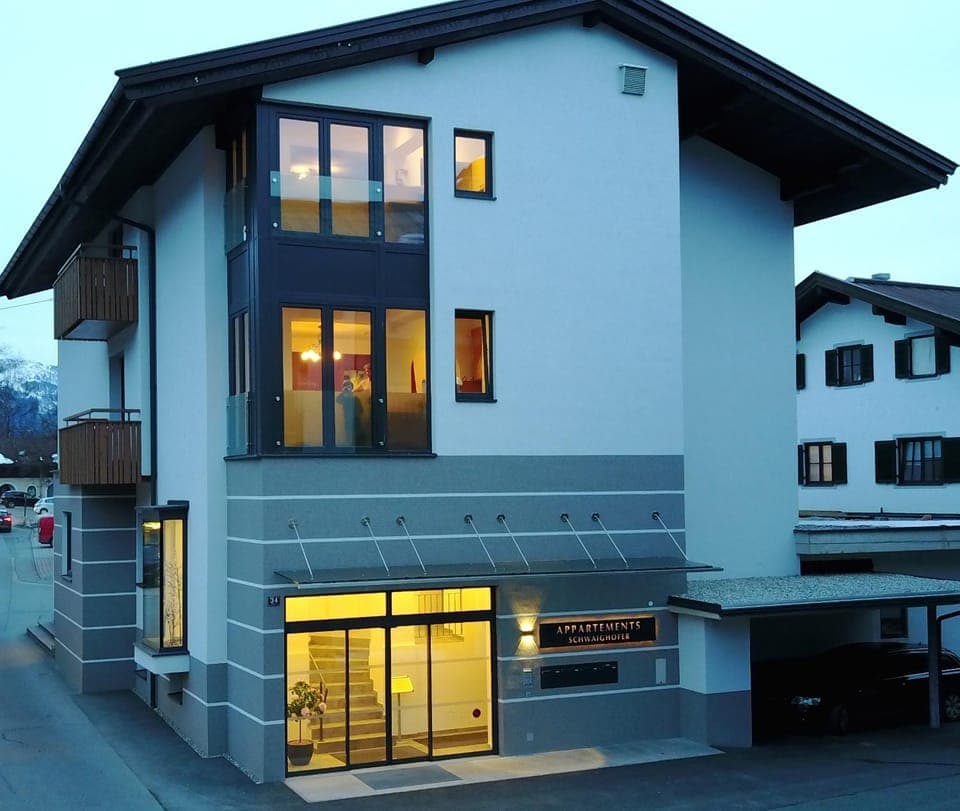 Facade/entrance, Bird's eye view