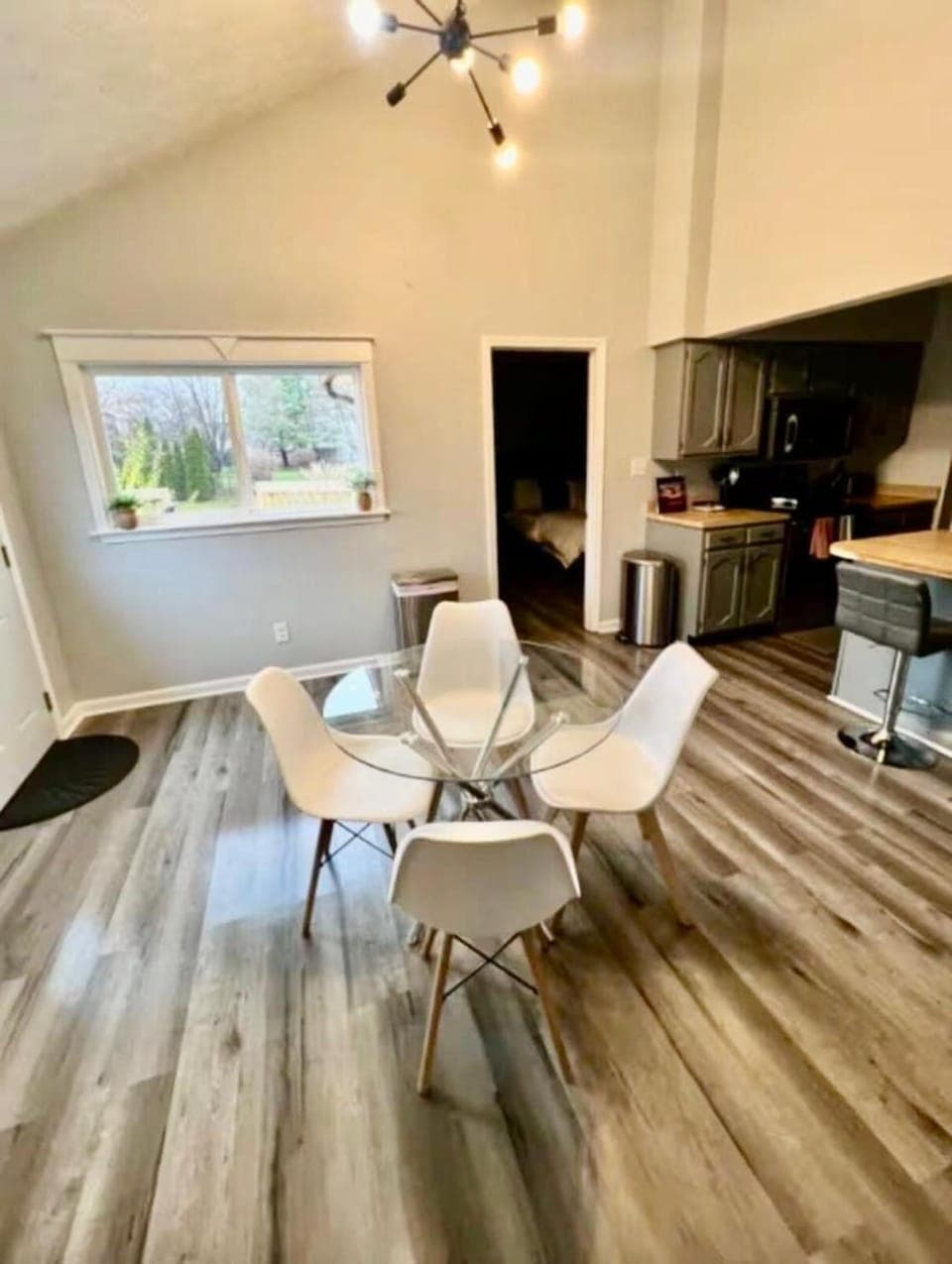 3BR Suburban Getaway in Indy 7 min to Airport House in Indianapolis