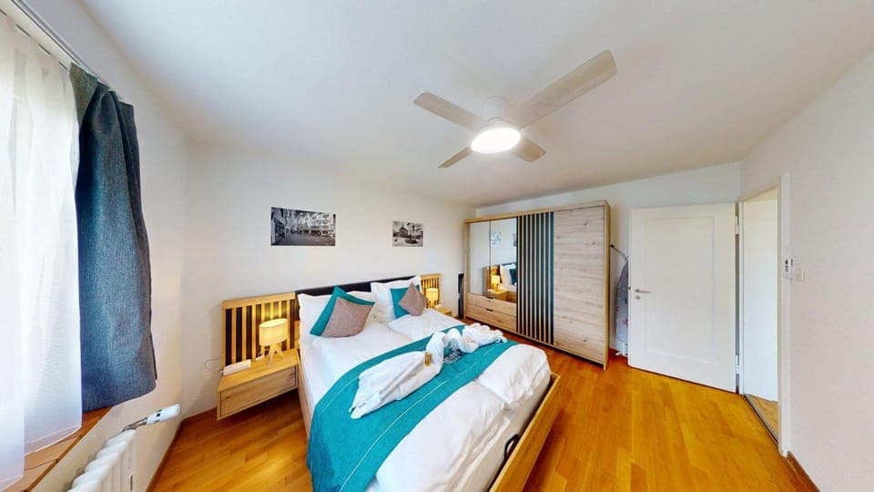 Bedroom, towels, wardrobe