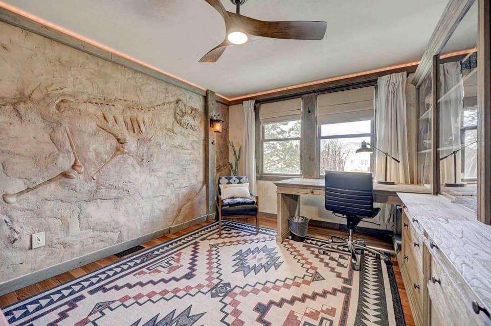 Fossil Run! Artistic Home w Sauna & Hot Tub House in Fort Carson