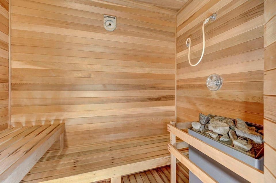Fossil Run! Artistic Home w Sauna & Hot Tub House in Fort Carson