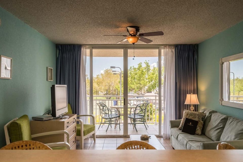 KWSS112 Sunrise Suites - Cozumel Suite 112 House in Stock Island