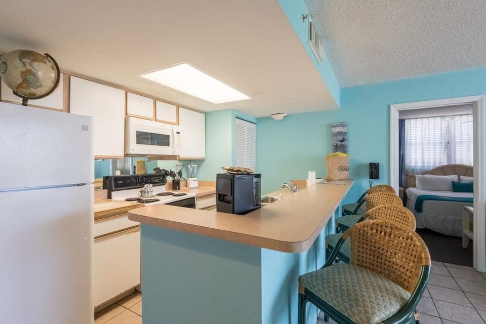 KWSS112 Sunrise Suites - Cozumel Suite 112 House in Stock Island