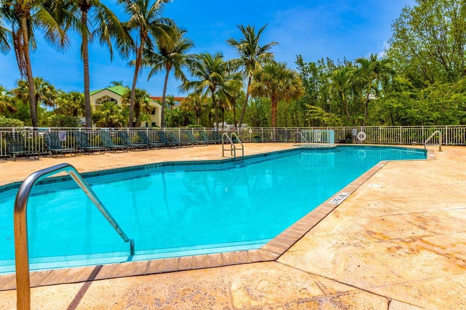 KWSS201 Sunrise Suites - Saint Lucia Suite 201 House in Stock Island