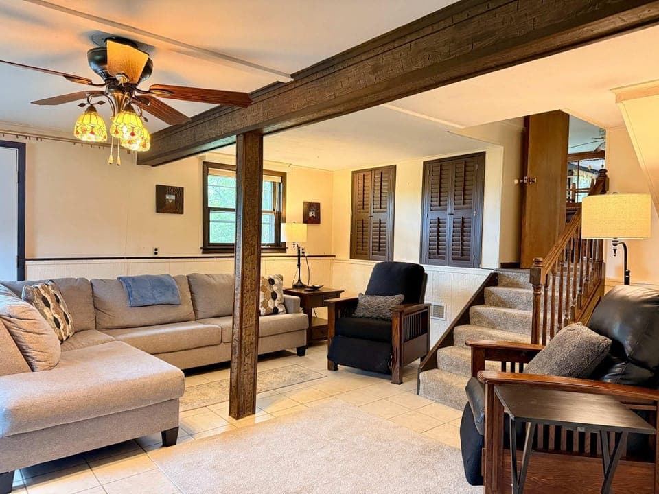 Wine Country Lodge a Family-Friendly Getaway House in Varick
