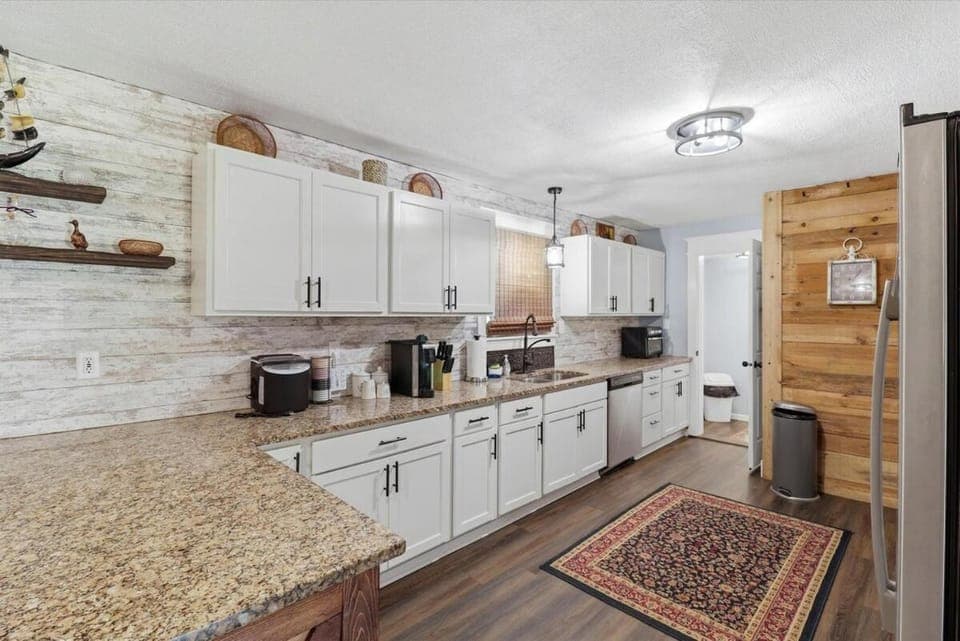 Port Clinton Retreat with Hot Tub & Fire Pit House in Port Clinton