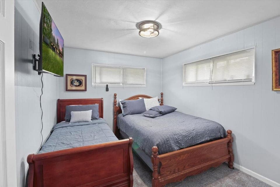 Port Clinton Retreat with Hot Tub & Fire Pit House in Port Clinton