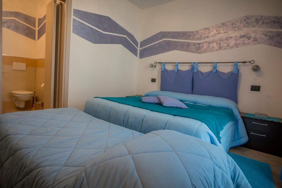 Photo of the whole room, Decorative detail, Decorative detail, Garden view, Mountain view, Family