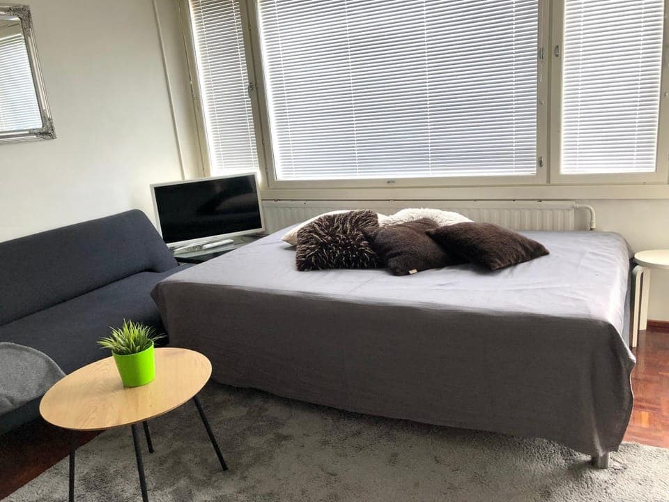 Bed, TV and multimedia, Bedroom