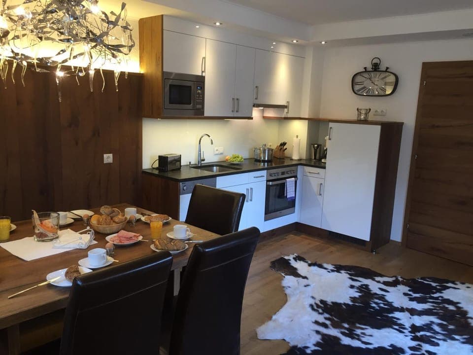 Kitchen or kitchenette, Dining area, dishwasher, oven, stove, toaster