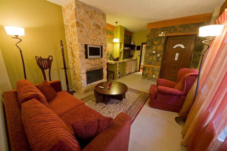 Kitchen or kitchenette, Seating area, Dining area