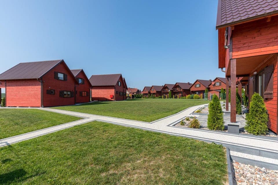 Property building, Patio, Natural landscape, Activities, Garden, Balcony/Terrace, Garden view