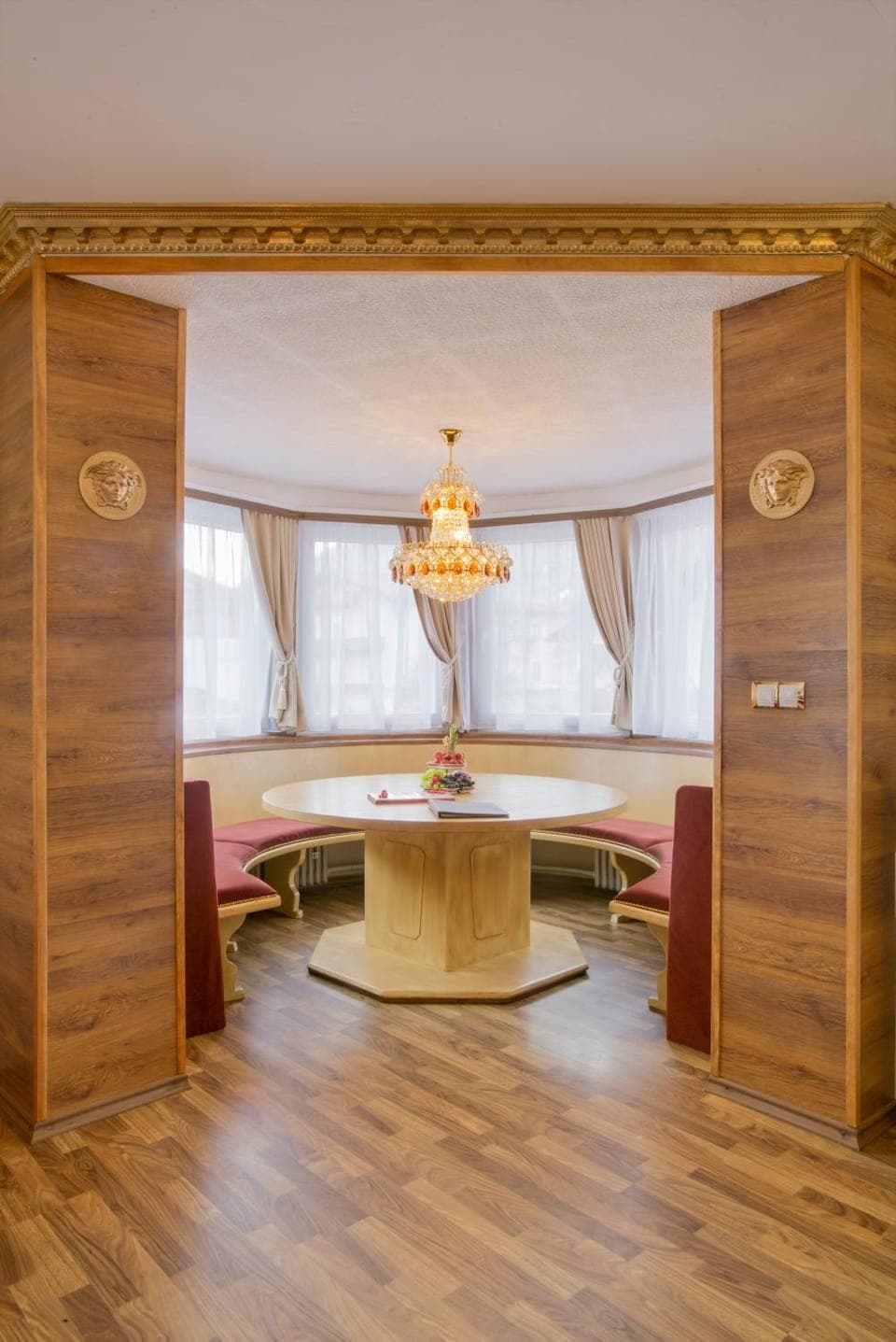 Seating area, Dining area