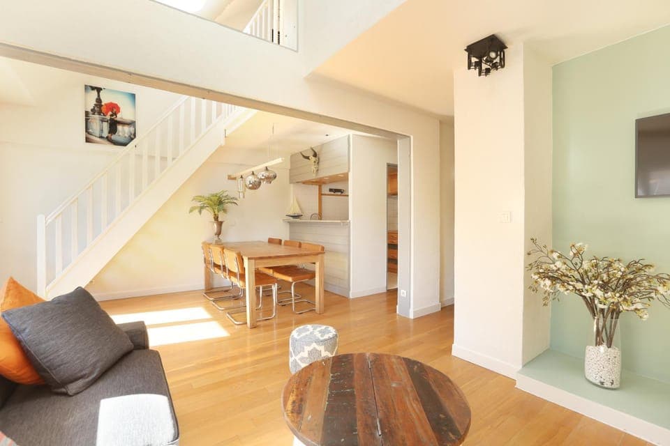 Living room, Dining area