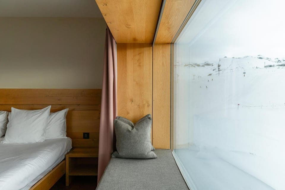 Bed, Bedroom, Mountain view