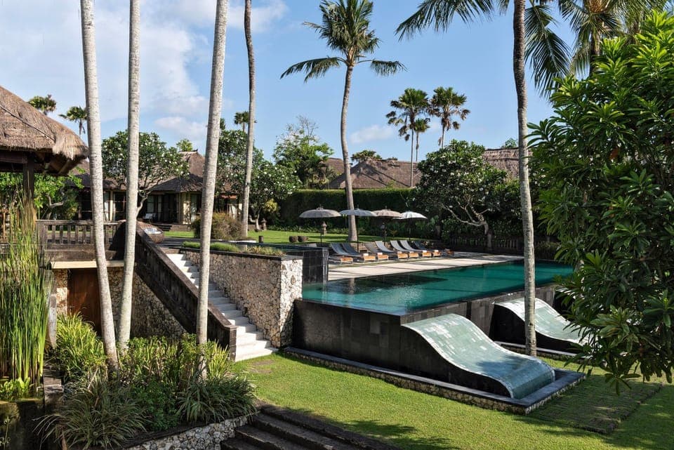 Property building, Pool view, Swimming pool, sunbed