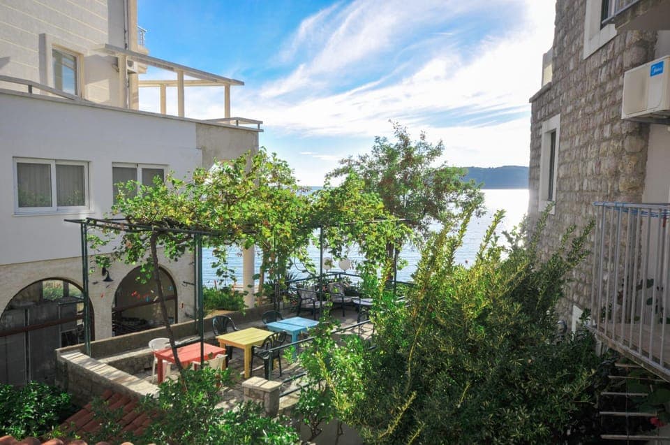 Garden view, Sea view