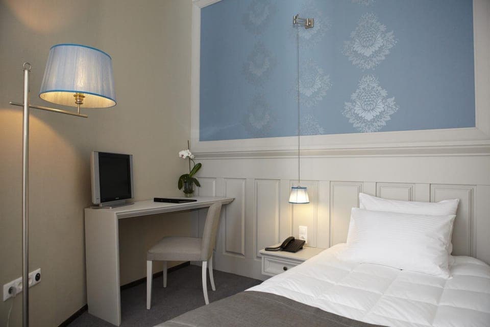 Bed, TV and multimedia