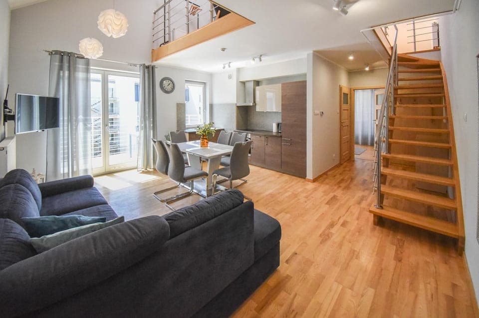 TV and multimedia, Kitchen or kitchenette, Living room, Seating area, Dining area